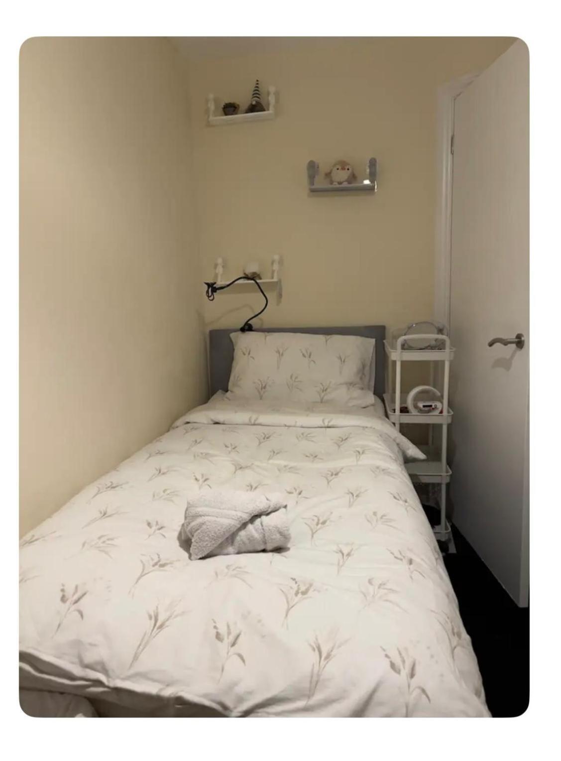 Excel Single Room - 5Mins To Excel & 10Mins To Canary Wharf Londra Esterno foto